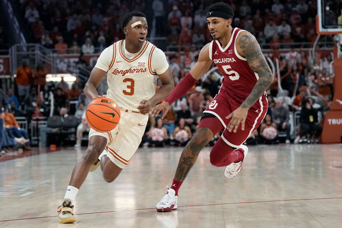 Texas guard Max Abmas drives to the basket while defended by Oklahoma's Rivaldo Soares during a game at the Moody Center.